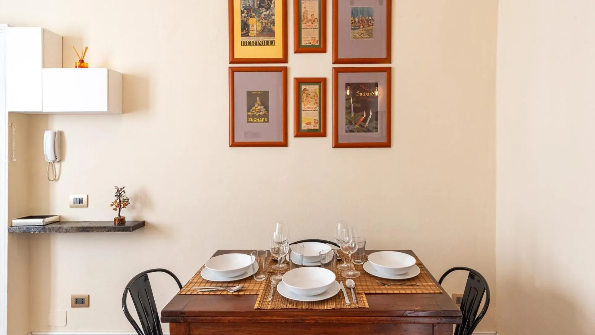 10' Duomo & Central Station Large Apartment Milano 0*,  Italia