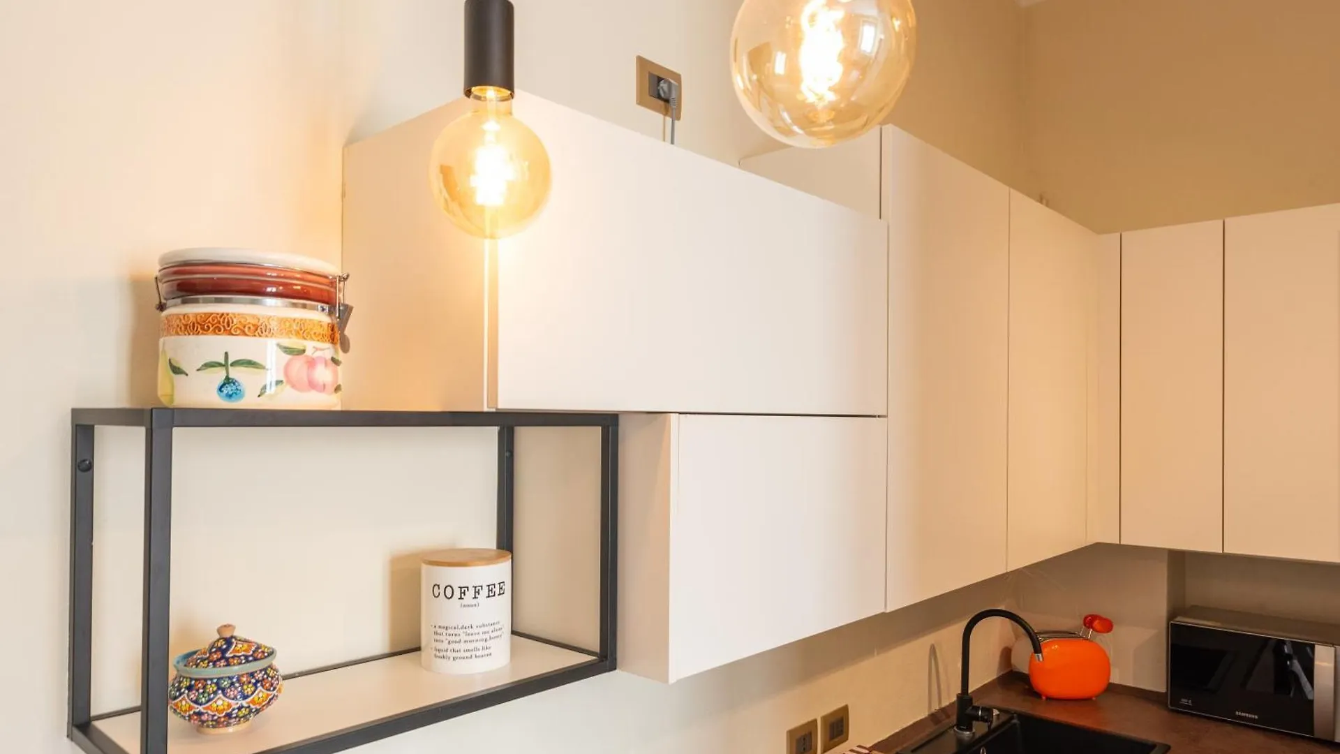 10' Duomo & Central Station Large Apartment Milan Italy