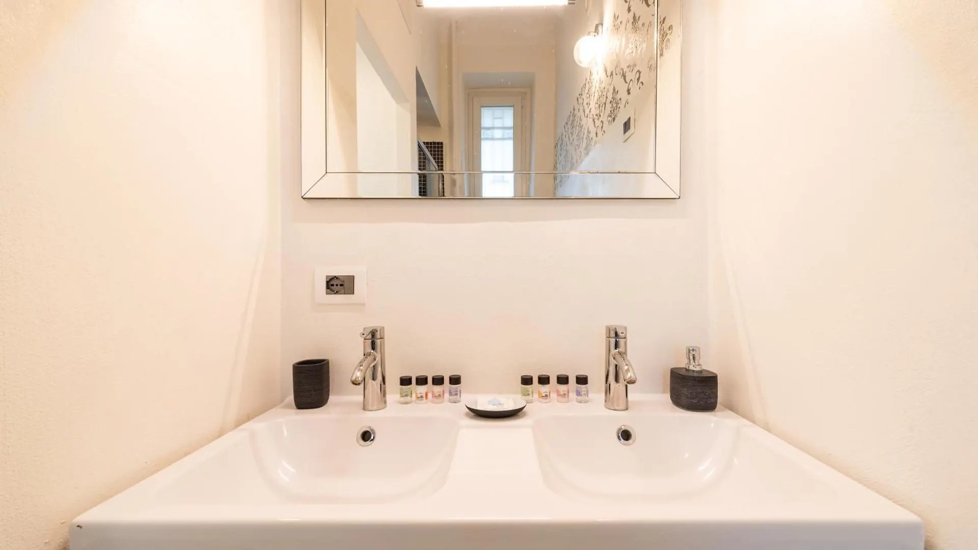 10' Duomo & Central Station Large Apartment Milan