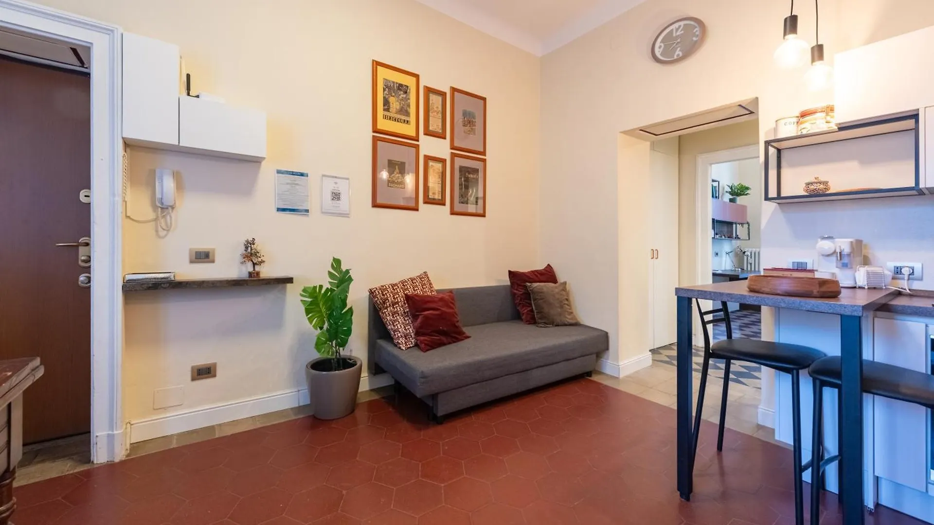 10\' Duomo & Central Station Large Apartment location