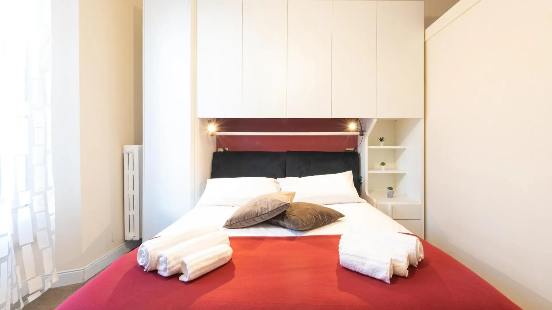 10' Duomo & Central Station Large Apartment Milan