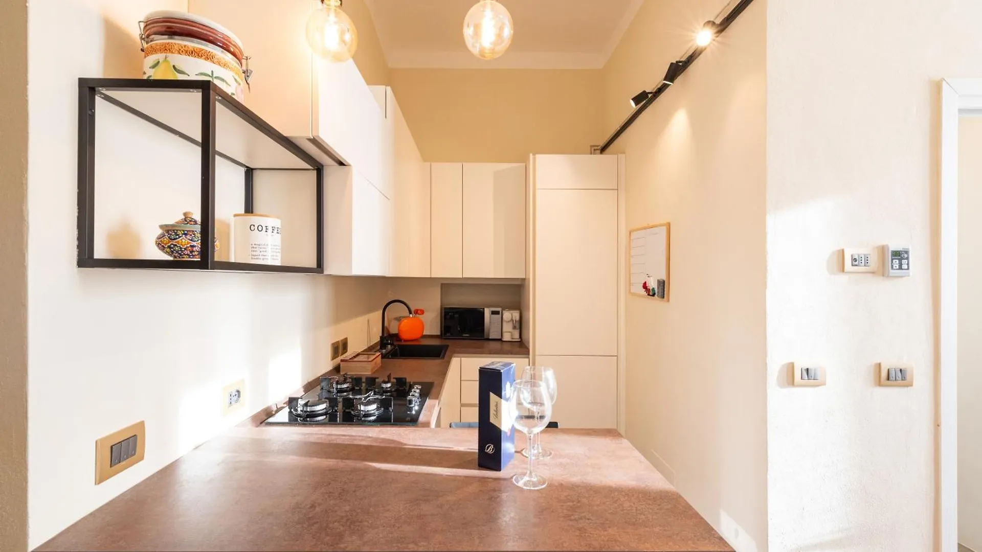 10' Duomo & Central Station Large Apartment Milan Italy